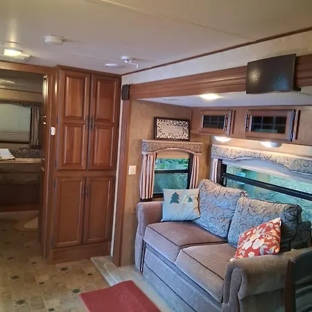 Hotel Camp Parker Pond